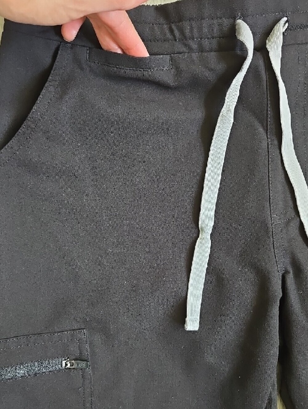 Figs Technical Collection -  Unisex Black cargo scrub pants, size S - Picture 7 of 17